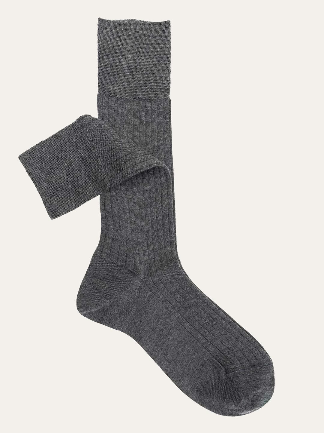 Short ribbed solid color Cashmere and Silk socks