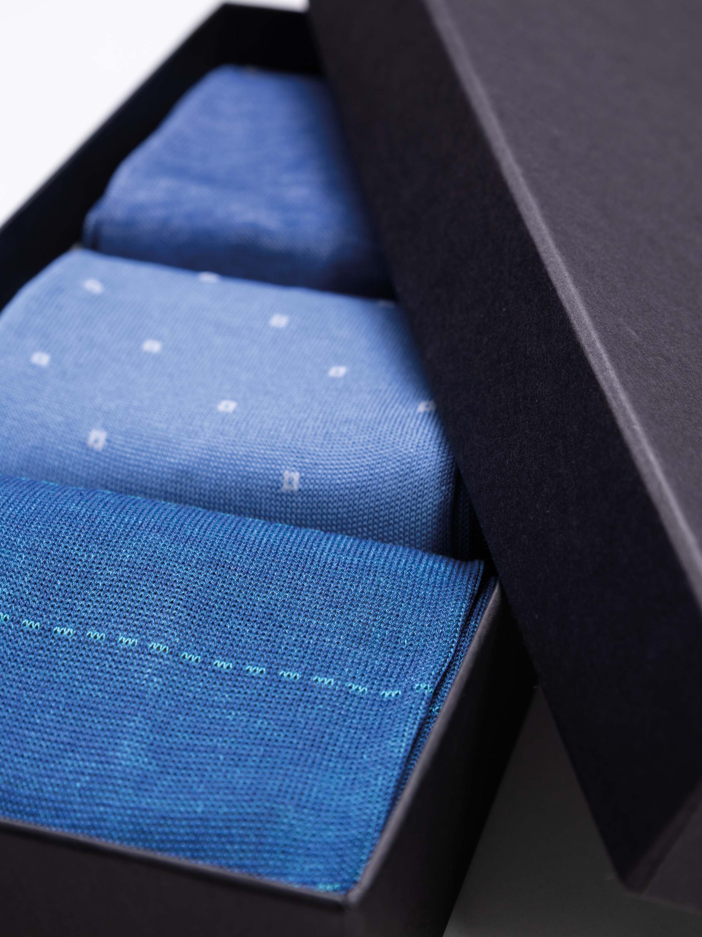 Gift box set of 3 Long Socks with Classic Patterns in Lisle Cotton - Image 2