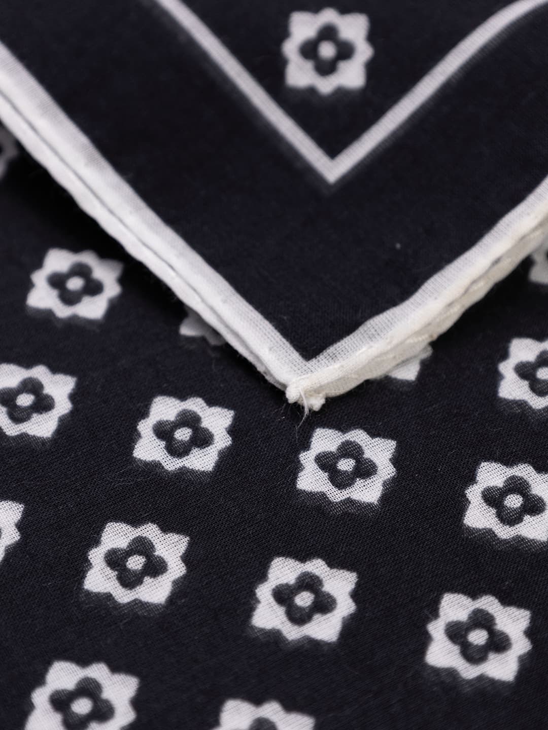 Geometric pattern pocket square